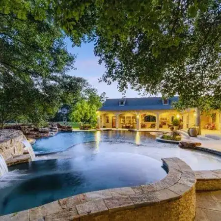 custom swimming pool builders Cypress, TX